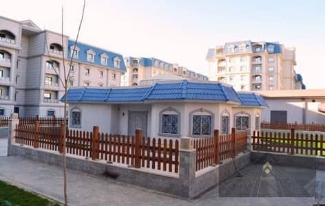 A highly distinctive 120m² apartment in the Latin District, situated in the first row facing the lagoon. It features ultra-super-lux finishing and is