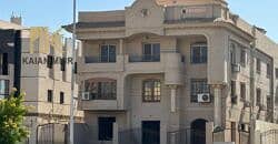 فرصة مميزة لامتلاك شقة ارضي  بموقع هادئ ومتميز في الحي الثامن بمدينه الشروق