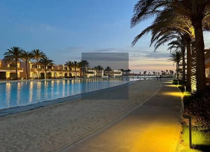 تاون هاوس كورنر للبيع في بلايا غزالة – Playa Ghazala جاهز للاستلام متشطب باللتكيفات موقع مميز إطلالة أمامية وخلفية على اللاجون