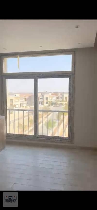 فرصه ذهبيه شقه للبيع 164 متر متشطبه بالكامل بكمبوند سراى-مستقبل سيتي