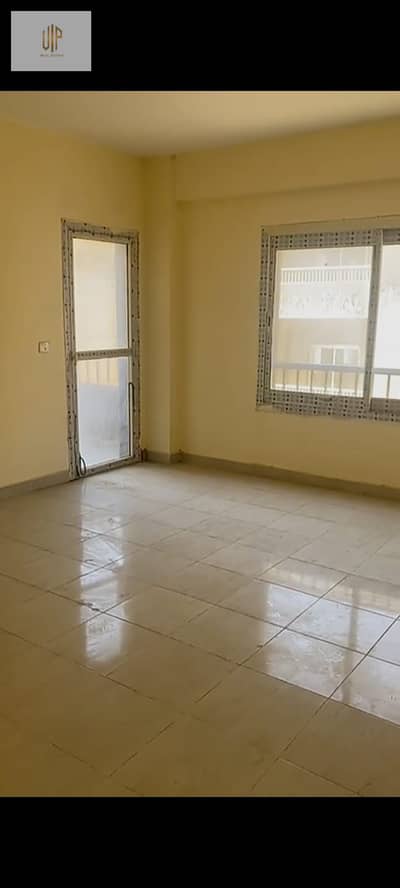 For sale, an apartment in Katameya Gardens compound, fully finished super lux near the American University and 90 South.