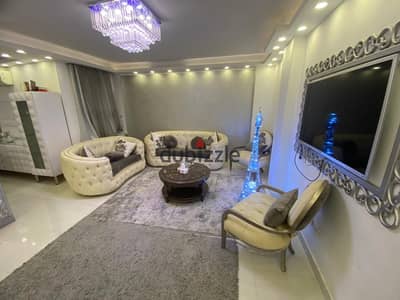شقة بشارع النزهه الرئيسي قرب ميدان تيريينف مصر الجديده للبيع