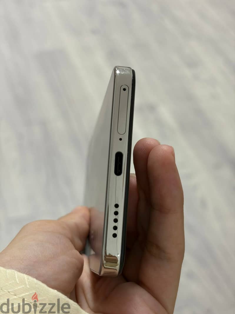 Vivo V40lite 4