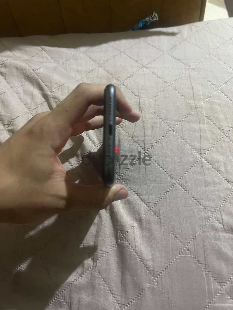 Apple - iPhone 11 6