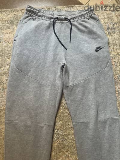 Original nike tech fleece size M