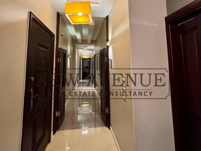 شقة فاخرة بتشطيبات راقية ومفروشة بالكامل، بإطلالة خلابة، للبيع في فلل البنفسج، القاهرة الجديدة
