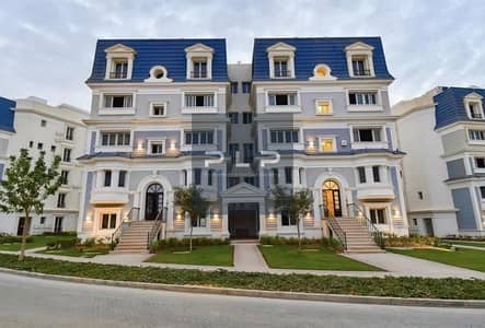 Resale penthouse with ultra super deluxe finishing in Mountain View Hyde Park Compound