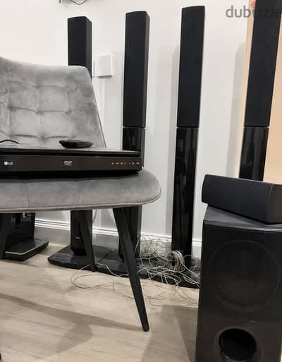 مسرح منزلي بحاله ممتازه Home theater