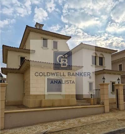 Exceptional resale opportunity. . Twin house for sale in city gate new cairo open view