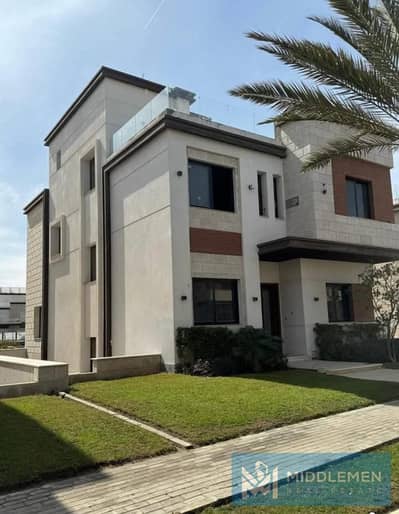 تاون هاوس كورنر 225متر استلام فوري بسعر لقطه بالتقسيط في كمبوند ازار 2 بجوار ماونتن فيو 2 و لايان ليان وهايد بارك -  Azzar 2