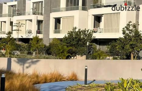 تاون هاوس بموقع مميز في Joulz جولز امام نيو جيزة مباشرة
