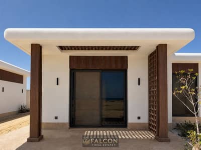 بعائد إيجاري 1500$  لليلة استثمر ف كابين صف أول بحر للبيع في زويا غزالة باي الساحل الشمالي بجوار تلال لافيستا ودقائق من مراسي Zoya Ghazala Bay North