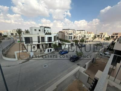للبيع فيلا ستاند الون اقل من سعر السوق بموقع مميز في سوديك ايست استلام فوري sodic east
