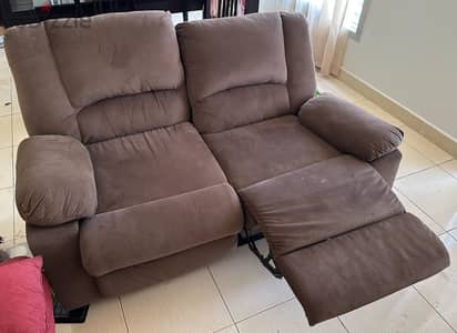 كنبه Recliner مقعدين من hub Furniture استعمال سنه كالجديدة