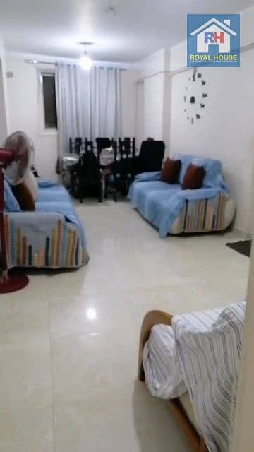 شقه 90م للتمليك متفرع من ش نظيف بجوار الفرجاني عين شمس بالقرب من ميدان النعام القديم والمترو