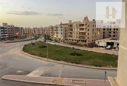 شقة مميزة للبيع بحي اللوتس - التجمع الخامس - القاهرة الجديده - نصف تشطيب - ارخص سعر في السوق - مكان بالجراج - عداد كهرباء - دور ثالث
