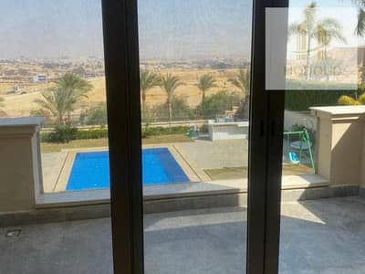 فيلا فاخرة بحمام سباحة - مفروشة بالكامل - تشطيب فاخر للايجار في اب تاون كايرو - المقطم - القاهرة