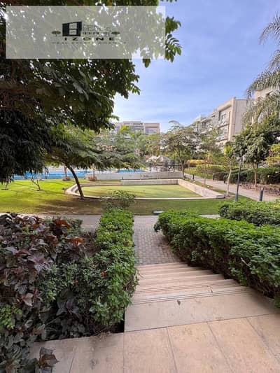 شقة ايجار بحديقة مفروشة بالكامل جاليريا مون فالي Galeria Moon Valley القاهرة الجديدة 3 غرف نوم 3 حمامات  195 متر حديقة 171 متر مطبخ وأجهزة وتكييفات
