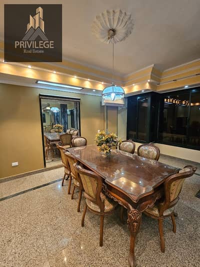Furnished apartment for rent 270m in New Maadi, western sea view and direct view of the garden, 3 rooms and 5 receptions, master, fully equipped kitchen and 7 air conditioners, natural gas, elevator,