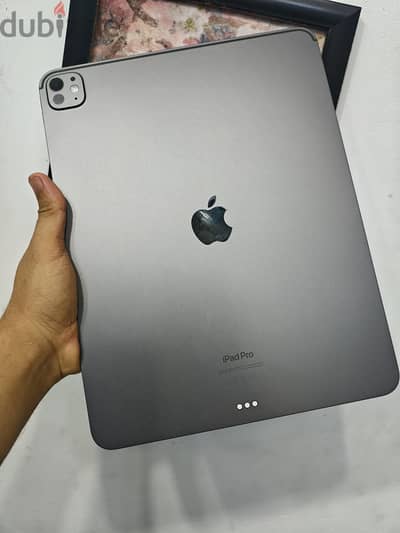 Ipad pro 13inch m4  256g كسر زيرو