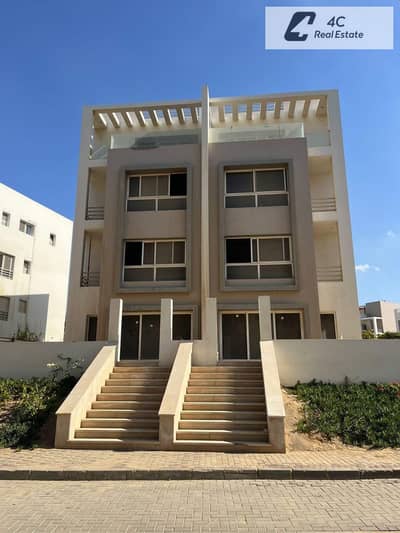 دوبلكسFamily house استلام فورى بسعر لقطه ومساحه اكبر 234م اقل من سعر السوق للبيع في كمبوند هايد بارك - Hyde Park القاهرة الجديدة موقع مميز