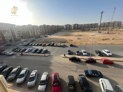 Apartment for sale in Dar Masr Al-Qarnful – Fifth Settlement, fully finished, very special location near North Teseen Street, Al-Rehab, and Madinaty, Suez Road