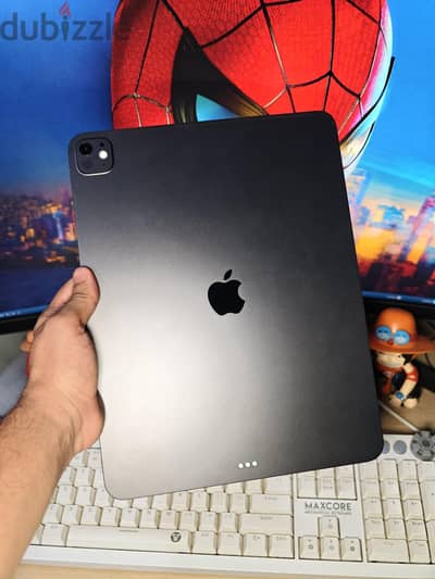 Ipad pro 13inch m5 256g B98%كسر زيرو