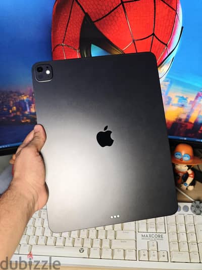 Ipad pro 13inch m5 256g B98%كسر زيرو