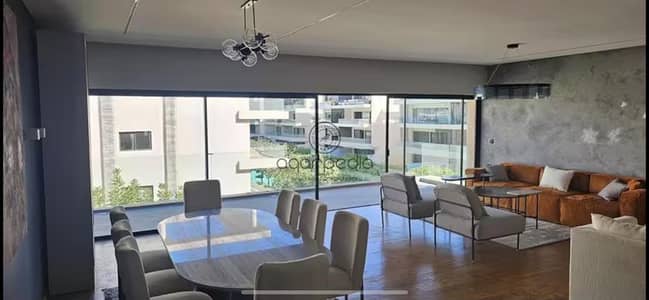 High-End Fully Furnished Apartment in Lake View Residence – Spacious 270 sqm, Prime Location with Elegant Finishing in New Cairo