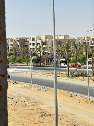 For rent in the Fifth Settlement (Tamr Henna): a property with a dual-street frontage, located directly across from the gate of the Al Marasem compoun