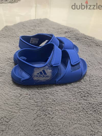 Adidas beach slipper size 32/33 اديداس سليبر
