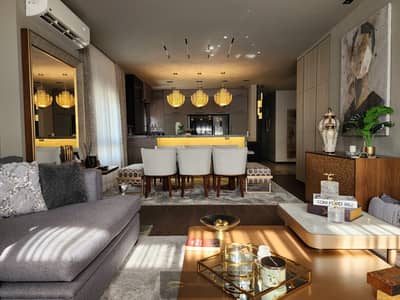 للبيع شقة One16 Westown SODIC الشيخ زايد 180م أرضي بحديقة 80م، 3 غرف، Luxury Modern، Pool & Landscape View، فرش كامل وجاهزة للسكن