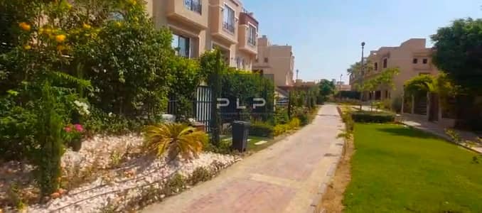 Townhouse Villa 300 sq m Ultra Super Lux Finished Ready to Move In Open View for Sale in Katameya Gardens Compound