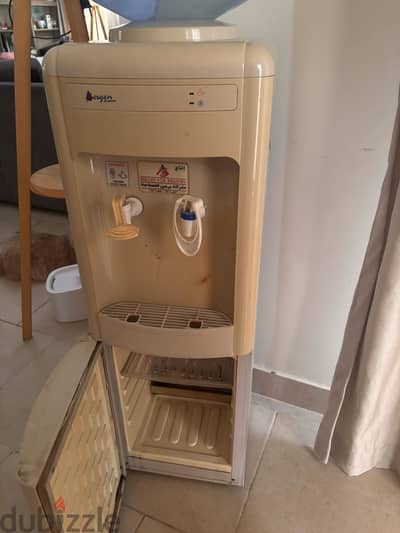 Bergen water dispenser