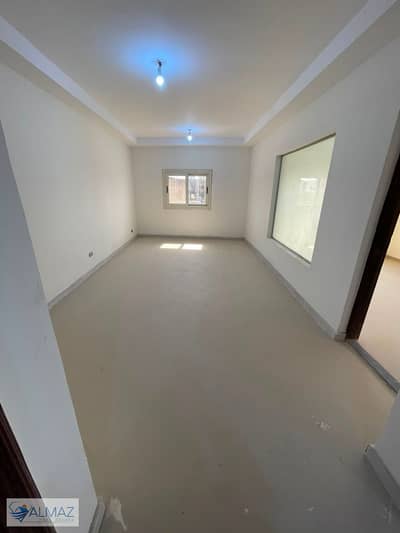 Unfurnished 140 sq m apartment for rent in South Academy C, First Settlement, near services and Cairo Festival City.