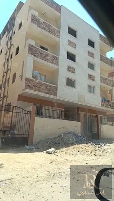 شقه في موقع ممتاز في الحي لاول المجاوره الربعه
