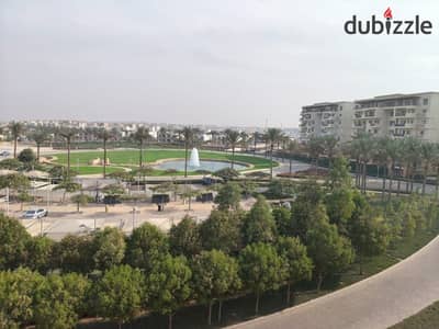 بتشطيب كامل للاستلام الفوري بالقتسيط شقة بفيو جولف للبيع في أب تاون كايرو إعمار المقطم Uptown Cairo Mokattam by Emaar