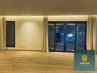 شقة 301م متشطبة ultr luxe واخدة view تحفـــة في District 5 للبيع