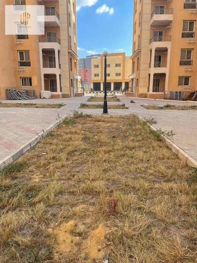 شقة للبيع بالاندلس داخل كمبوند بالقرب جدا من الHyde Park بكمبوند الرقابة الادارية امام amorada compound