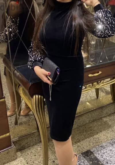 فستان اسود قطيفه