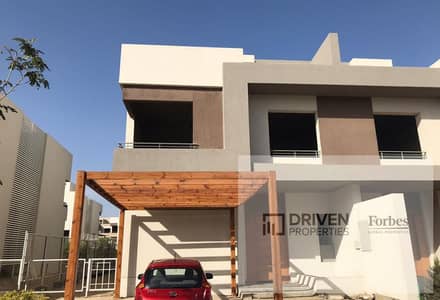 استلام فوري تاون هاوس 4غرف للبيع في وود فيل بالم هيلز Woodville Palm Hills Compound بجوار جولف اكستينشن 6اكتوبر الواحات الجيزه
