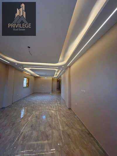 Apartment for rent 200 m in front of Katameya Dunes, clear sea view, 3 rooms including a master, large reception, ultra super luxe, second floor with elevator.