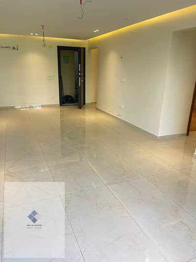 Apartment for rent in New Cairo inside The Square compound, area 162.5 m, first occupancy, 3 bedrooms, ultra-super-luxury finish, landscape view, prime location close to services