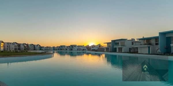 80m² beachfront chalet for sale in a prime location at Fouka Bay, North Coast. Offered at a special price with a discount of up to 35% for cash paymen