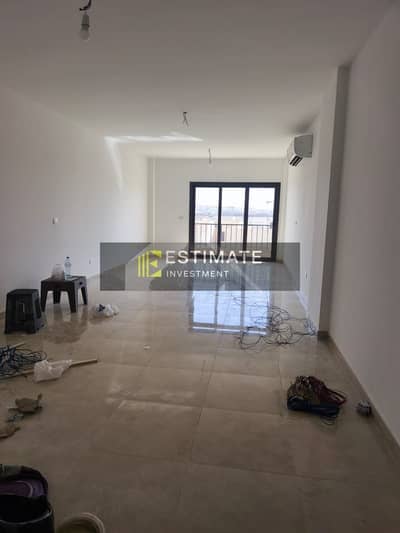 Semi-furnished 220m² Penthouse for Rent in Al Marasem