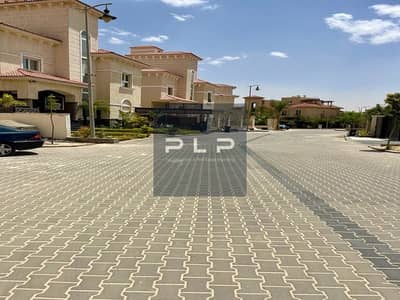 فيلا للبيع ريسيل بالسعر القديم بحمام سباحة خاص برايم لوكيشن بفيو مميز علي لاند سكيب باقل سعر في كمبوند ريحانة - القاهرة الجديدة