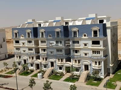 Corner penthouse for sale, resale below market price, ready to move fully finished in Mountain View Hyde Park, double view, landscaped and pool