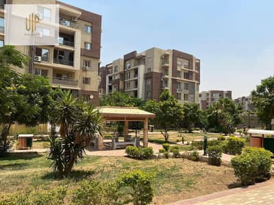 Apartment for sale in Dar Misr Al-Qarnfal – First Settlement, Garden View, prime location in the First Settlement, steps from Al-Rehab and the Eastern Market and Al-Qarnfal.