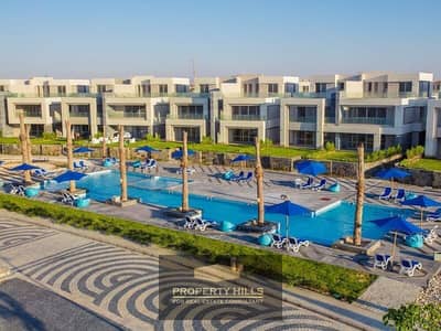شاليه متشطب استلام فوري في لافيستا كسكادا علي البحر دايركت بجوار مراسي وامواج