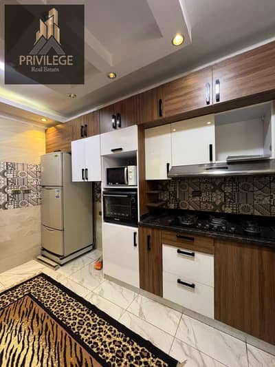 Apartment for rent furnished in The Square Compound, 185m, 3 rooms and 3 bathrooms, reception and kitchen, fifth floor, prime location.